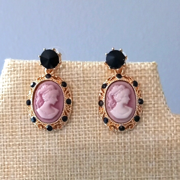 Jewelry - New Pink Cameo Earrings
